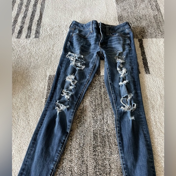 American Eagle ripped skinny jeans - Picture 1 of 3